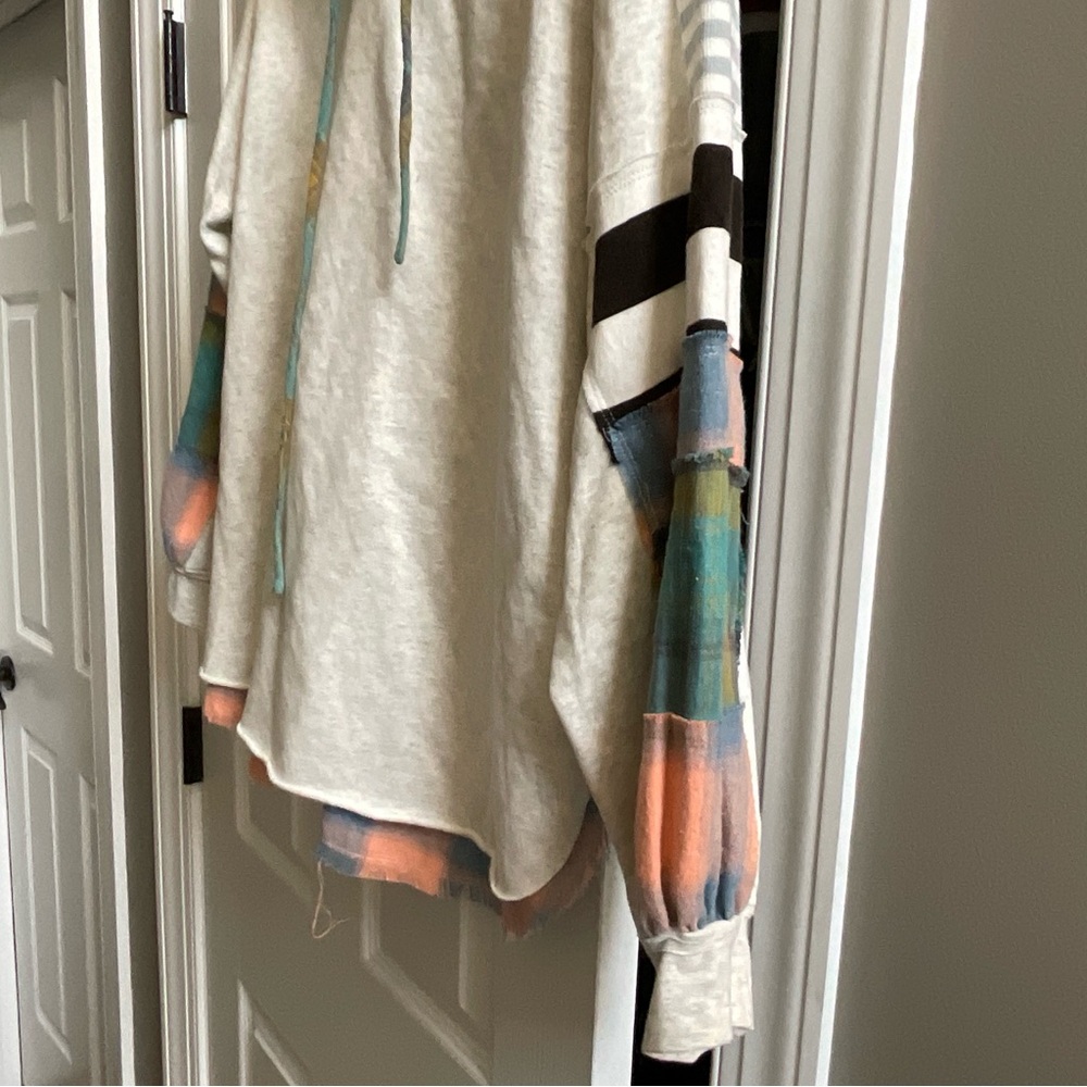 Excellent Condition! Gray Hoodie with Colorful Sleeves and Back. SzL - Picture 3 of 4